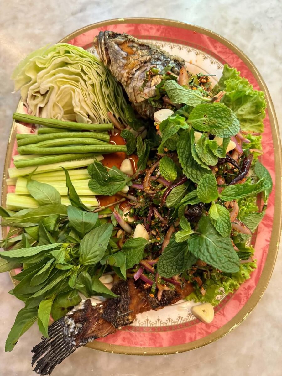 อาหารไทยรสจัดจ้านของร้าน